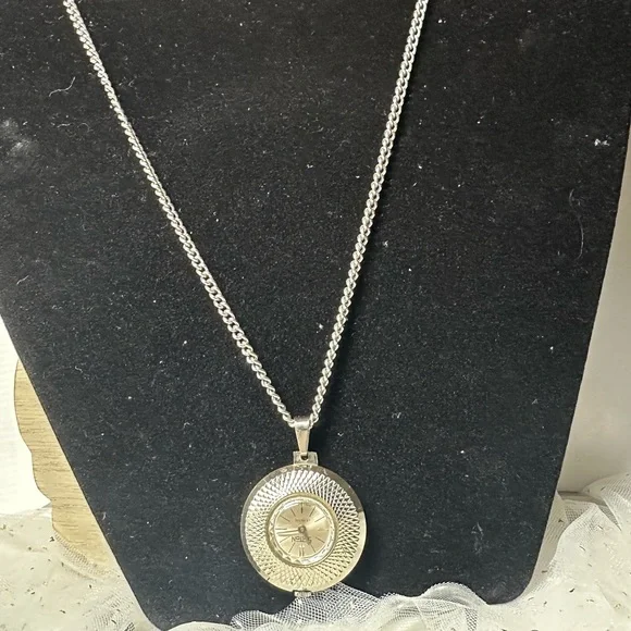 Vintage Silver tone La Petite pendant watch necklace.battery is not included - Picture 15 of 15